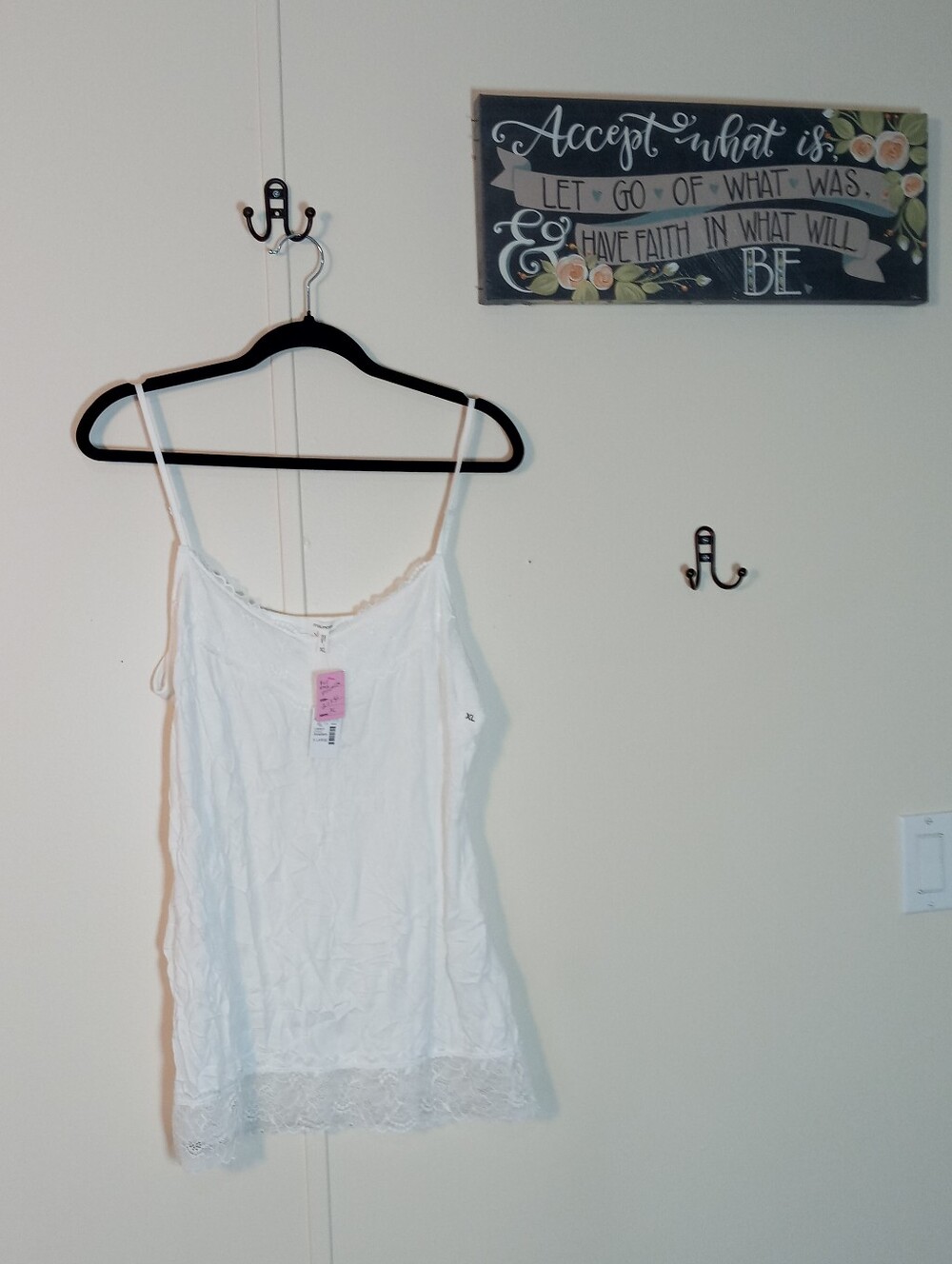 NWT Mauriuces sexy White With Lace Hem Spaghetti Strap Multiple Sizes Cami